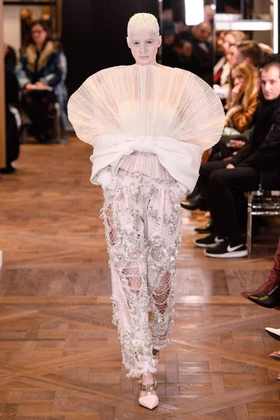 Look 29